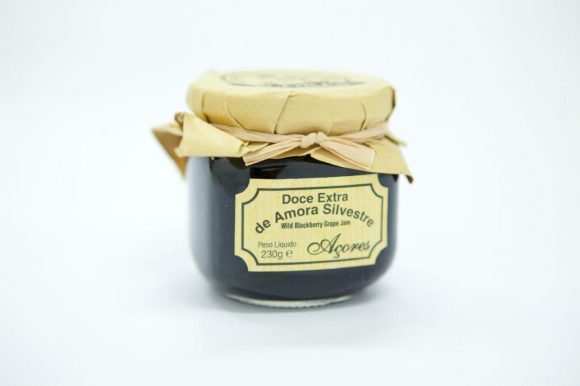Flask of 230gr of blackberry jam