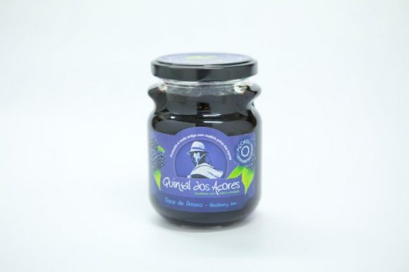 Flask of 350gr of blackberry jam
