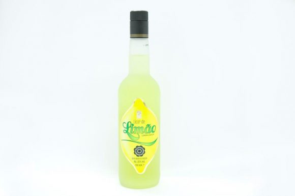 Garrafa de 700ml de licor de limão